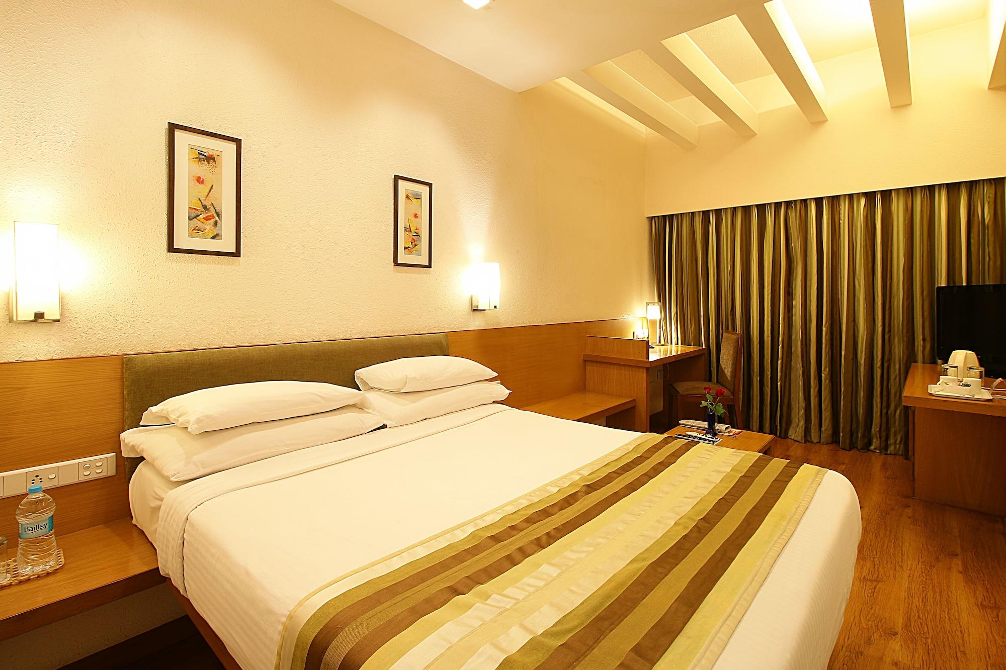 Hotel Studio Estique Pune Bagian luar foto