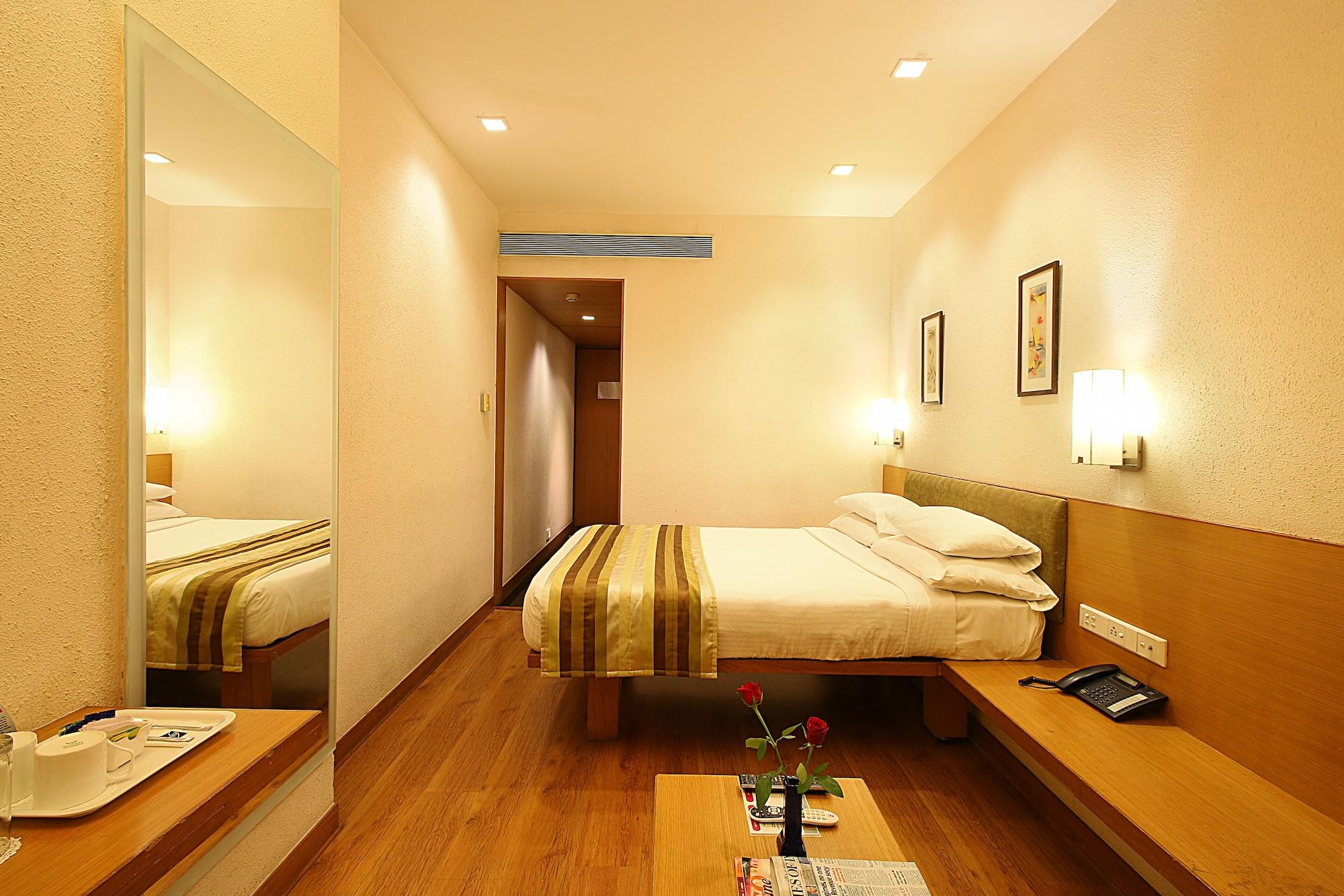 Hotel Studio Estique Pune Bagian luar foto