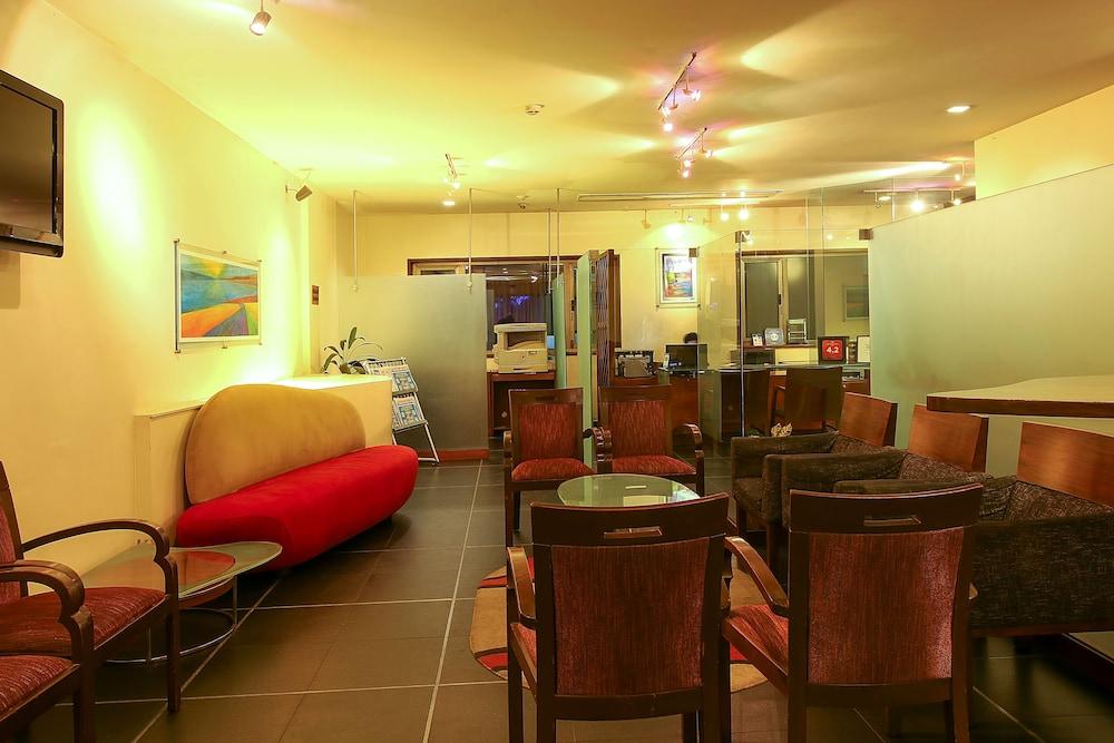 Hotel Studio Estique Pune Bagian luar foto
