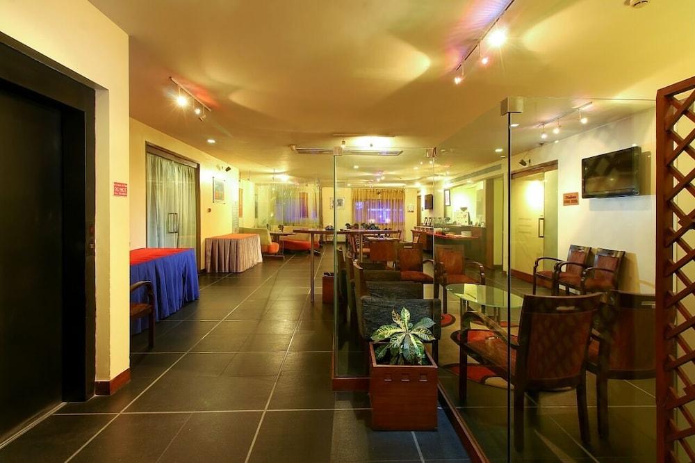 Hotel Studio Estique Pune Bagian luar foto