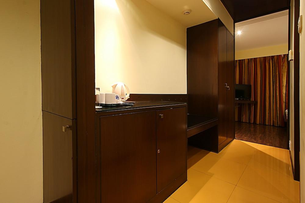 Hotel Studio Estique Pune Bagian luar foto
