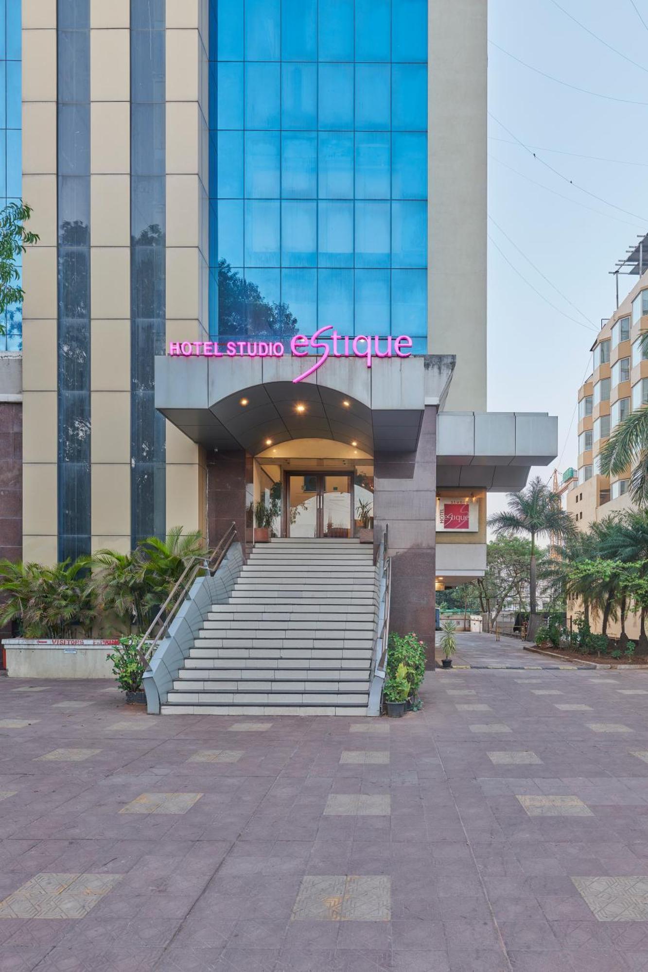 Hotel Studio Estique Pune Bagian luar foto