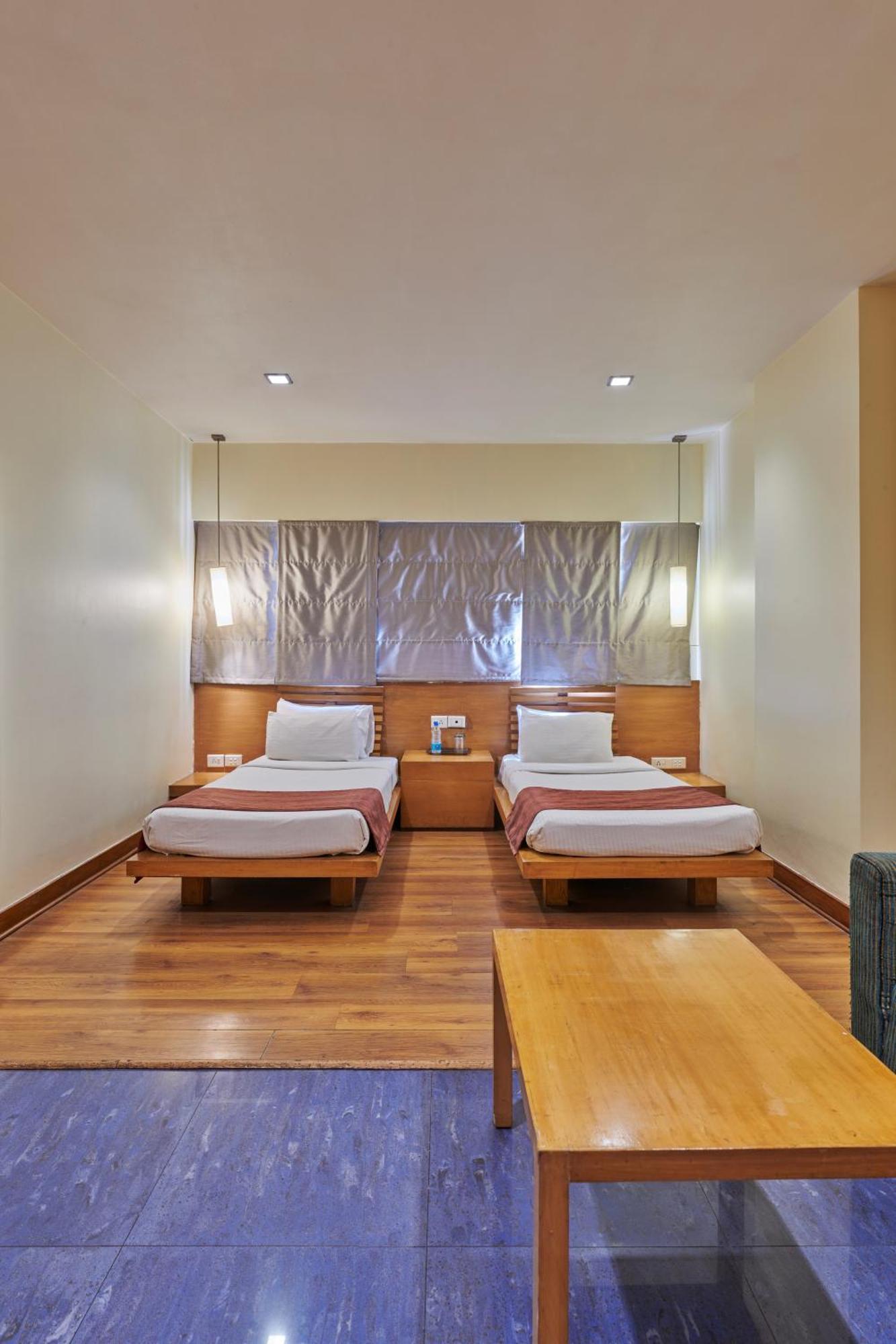 Hotel Studio Estique Pune Bagian luar foto