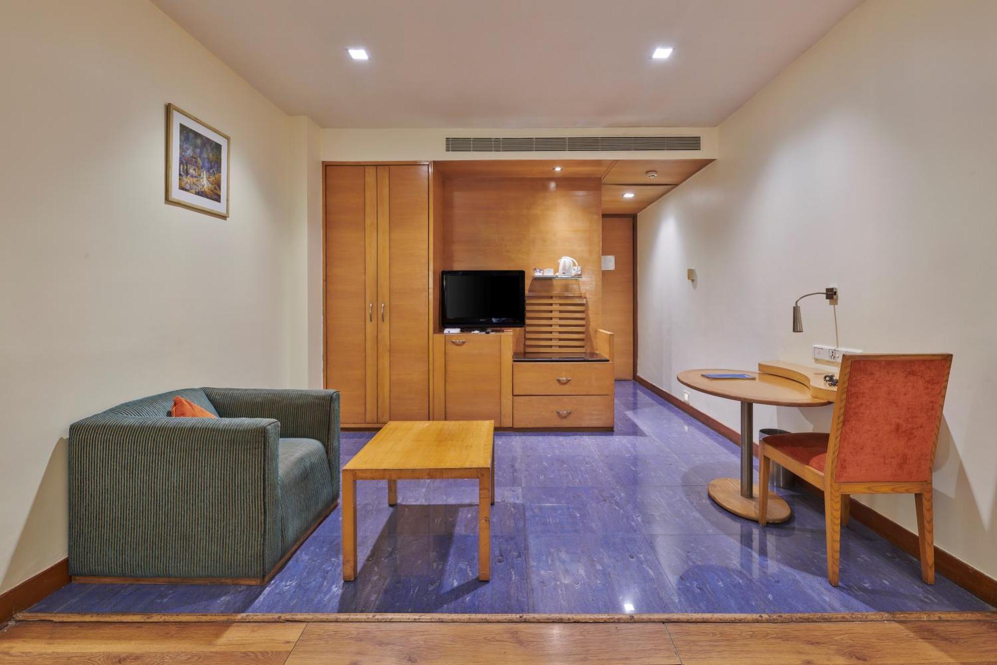 Hotel Studio Estique Pune Bagian luar foto