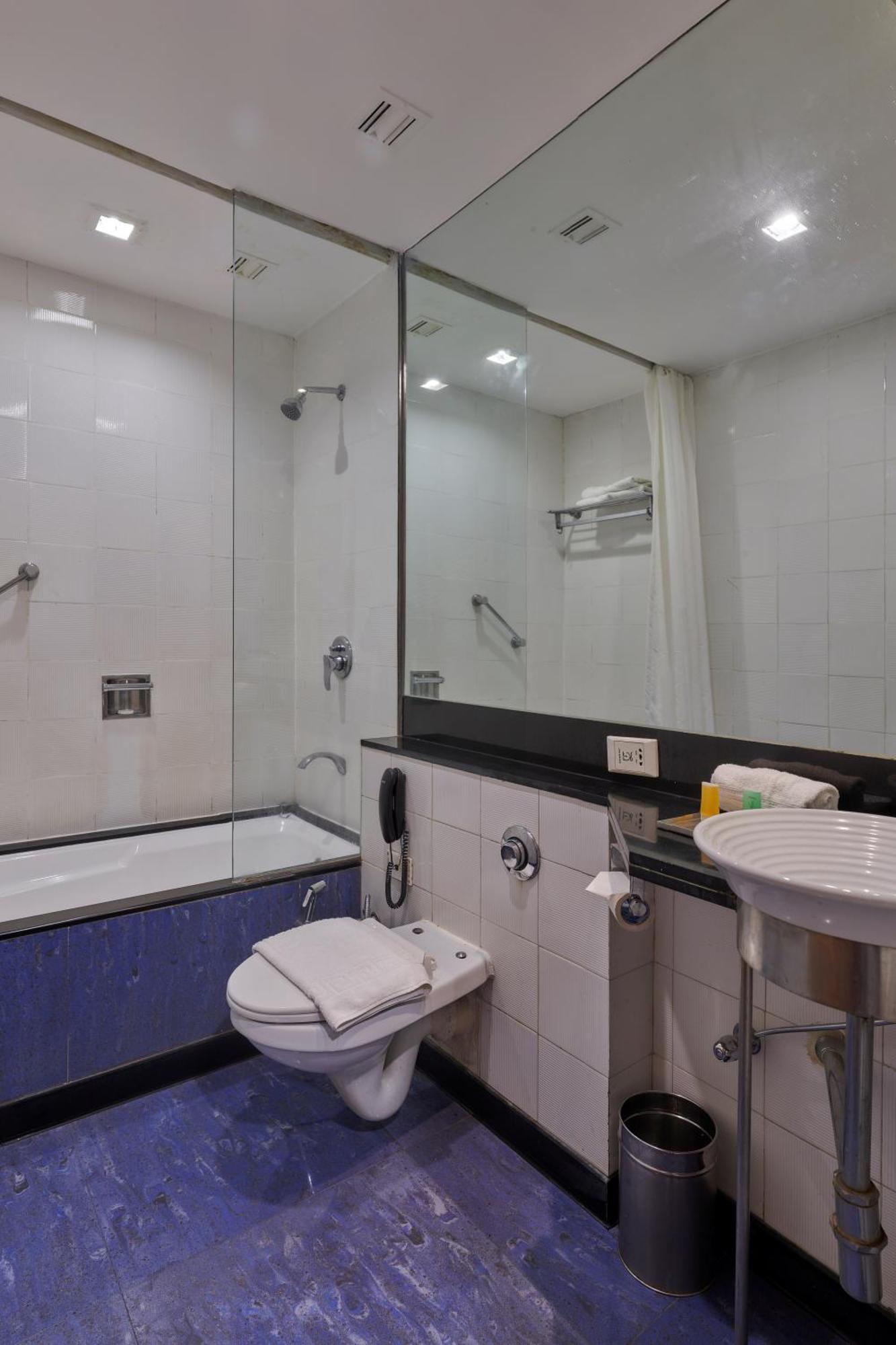 Hotel Studio Estique Pune Bagian luar foto