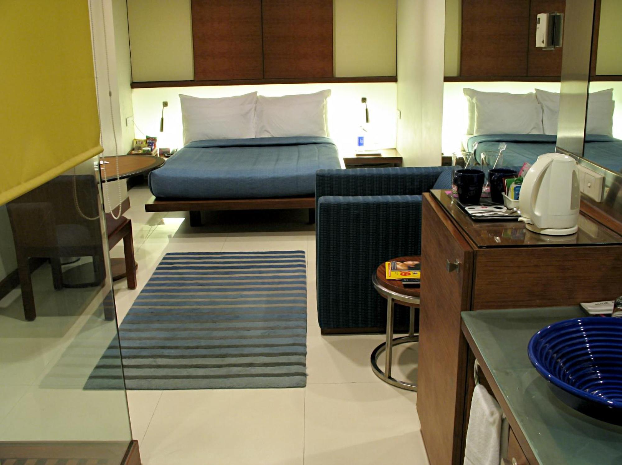 Hotel Studio Estique Pune Bagian luar foto
