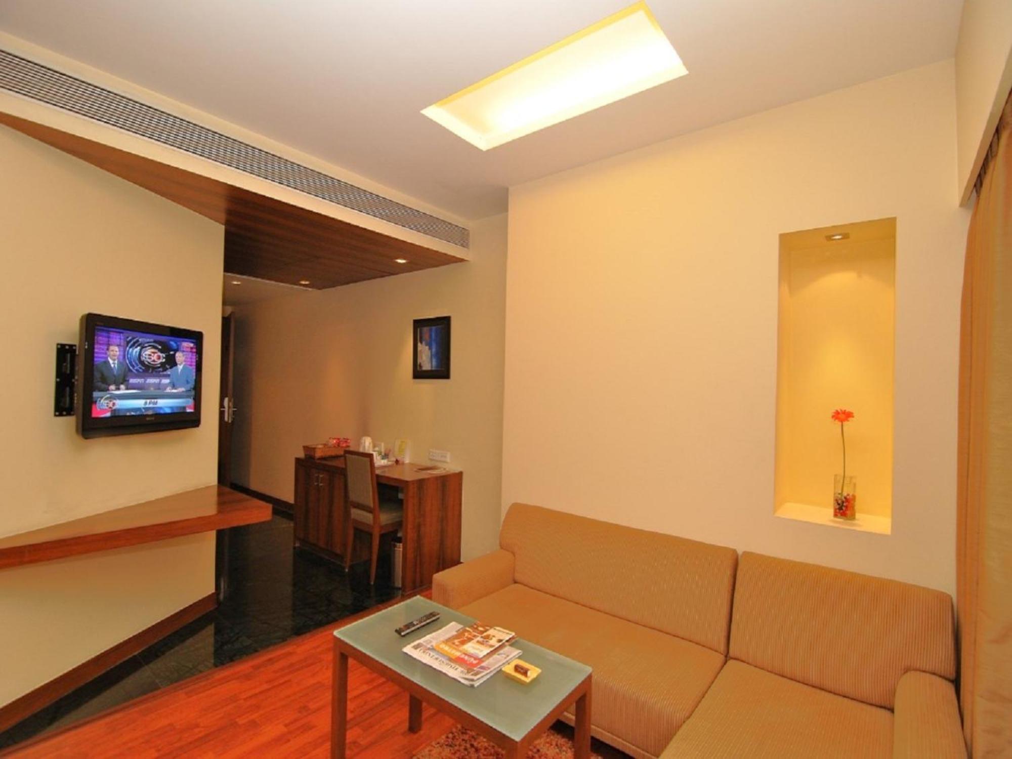 Hotel Studio Estique Pune Bagian luar foto